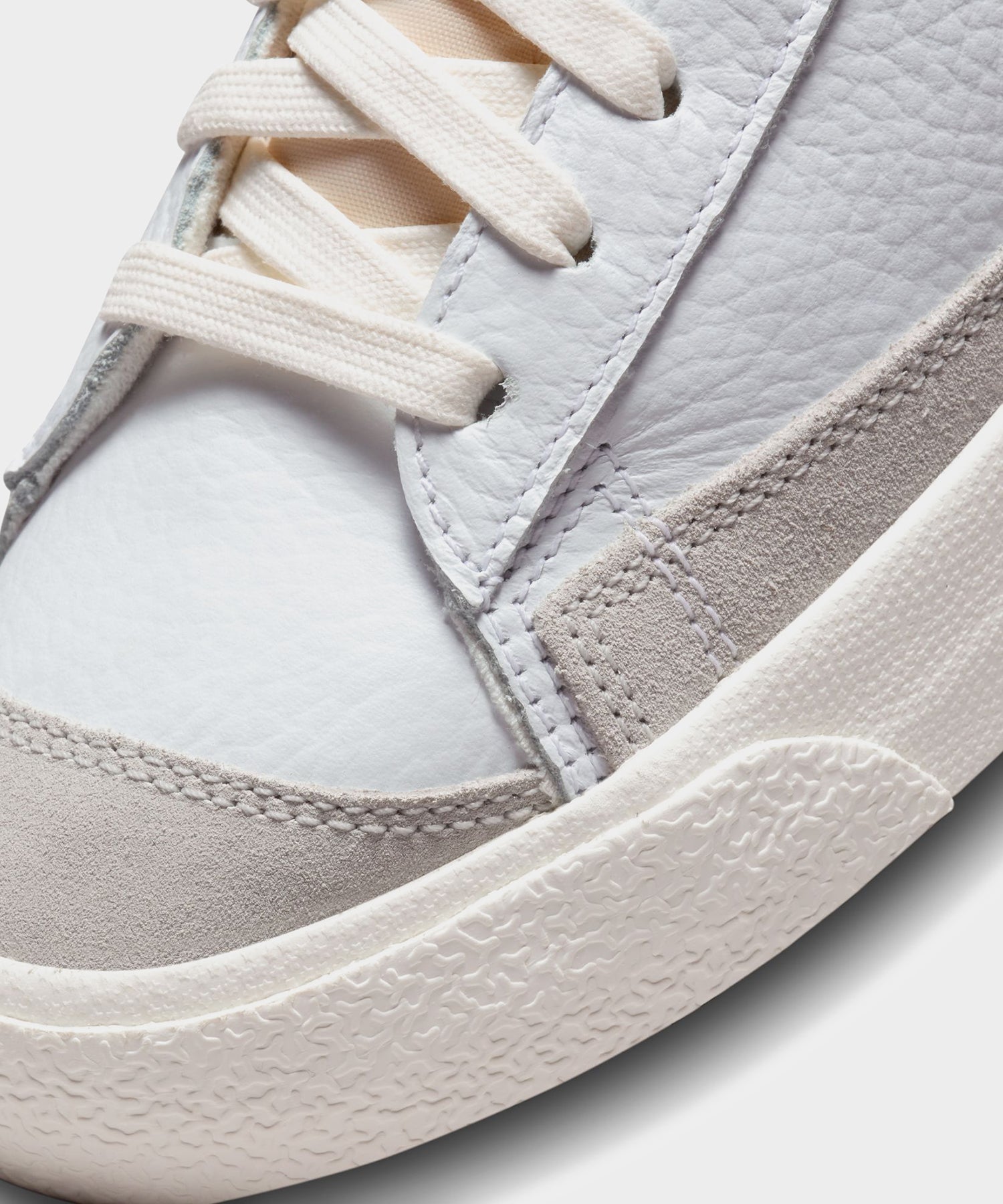 Nike Blazer Mid 77 White/Navy - Image 3