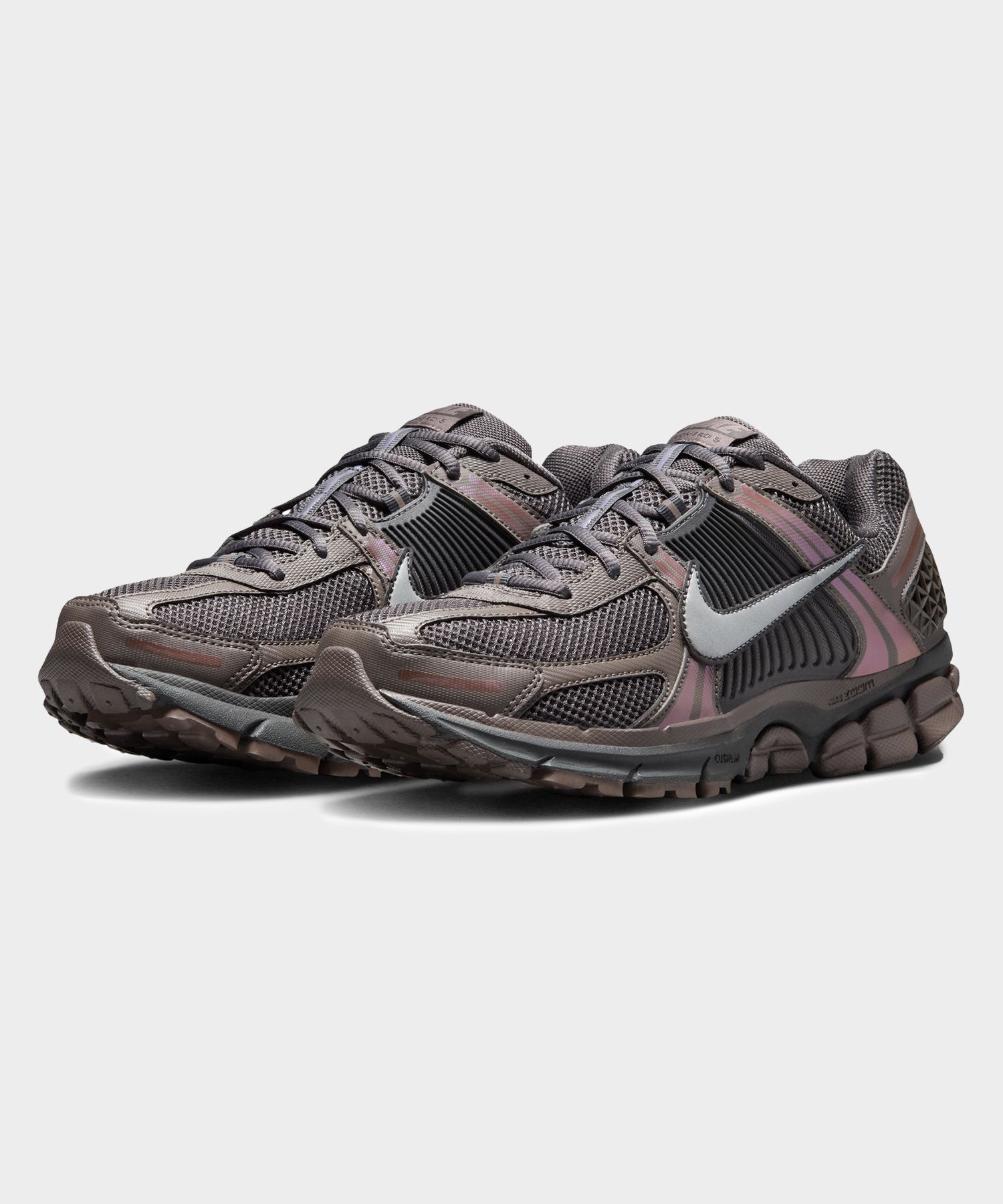 Nike Zoom Vomero 5 Sneaker - Image 2