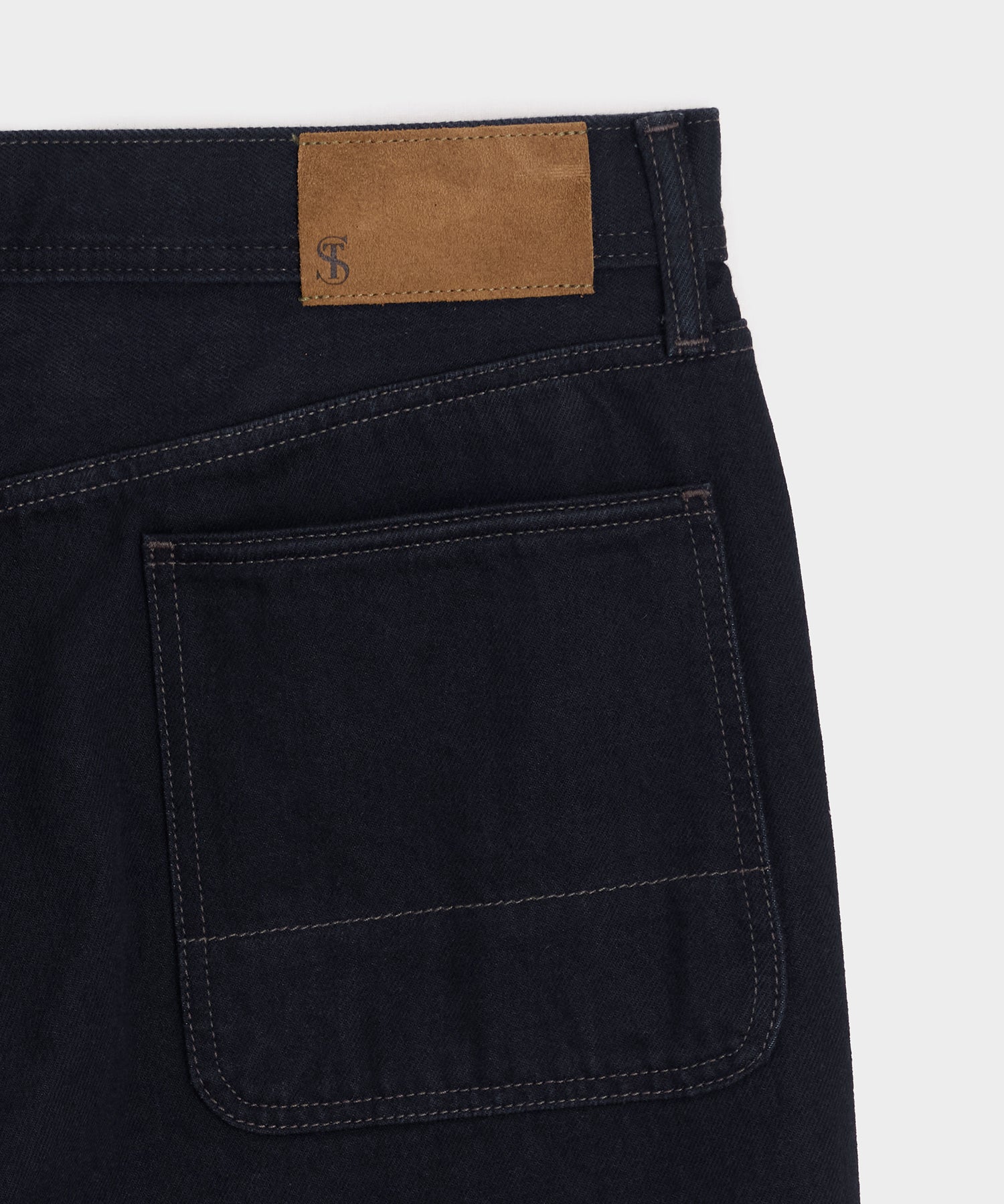 Relaxed Barrel Jean in Black - Image 7