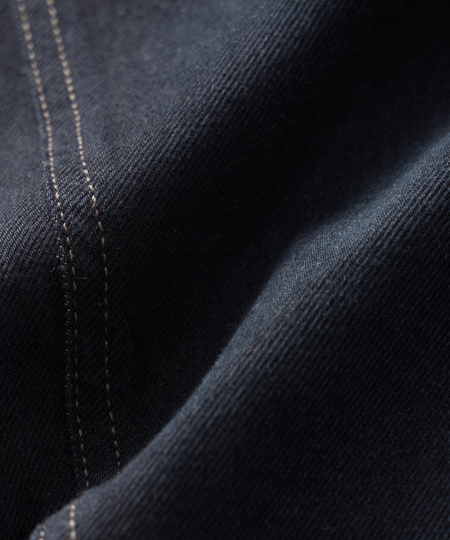 Relaxed Barrel Jean in Black - Image 8