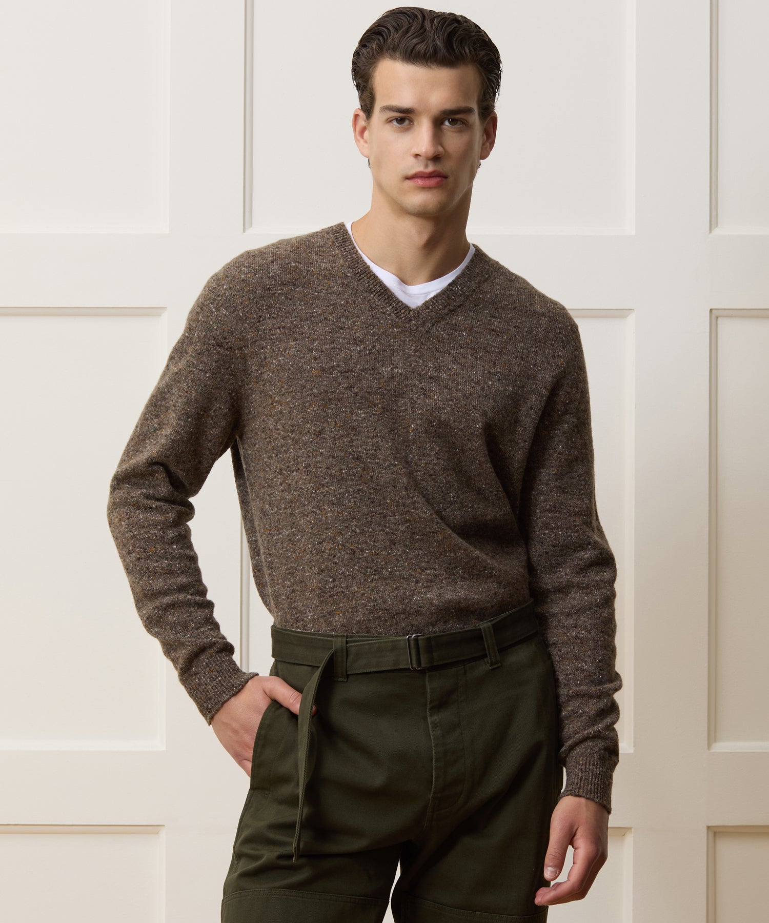 Inis Meáin Merino-Cashmere V-Neck Sweater - Image 2