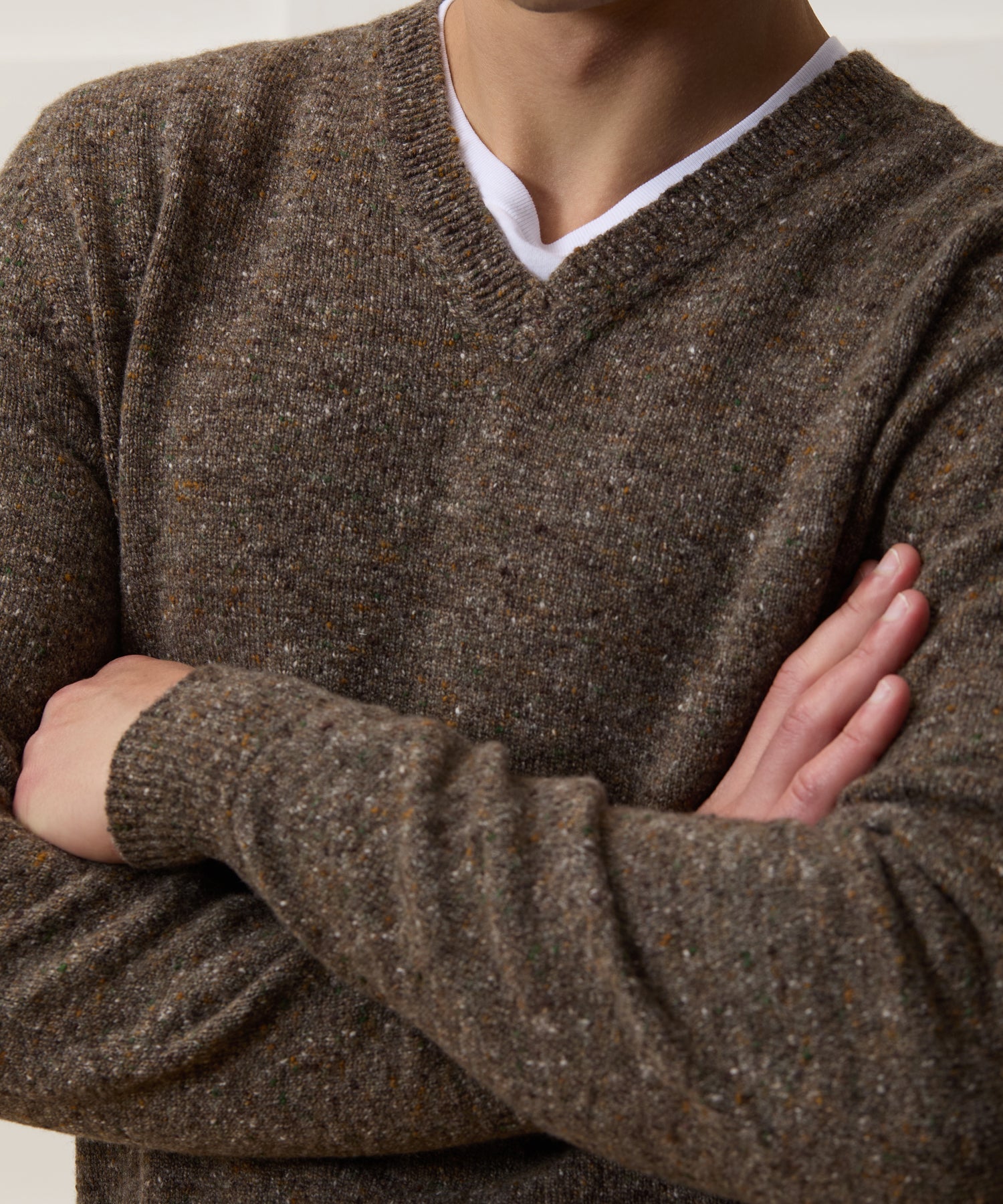 Inis Meáin Merino-Cashmere V-Neck Sweater - Image 4