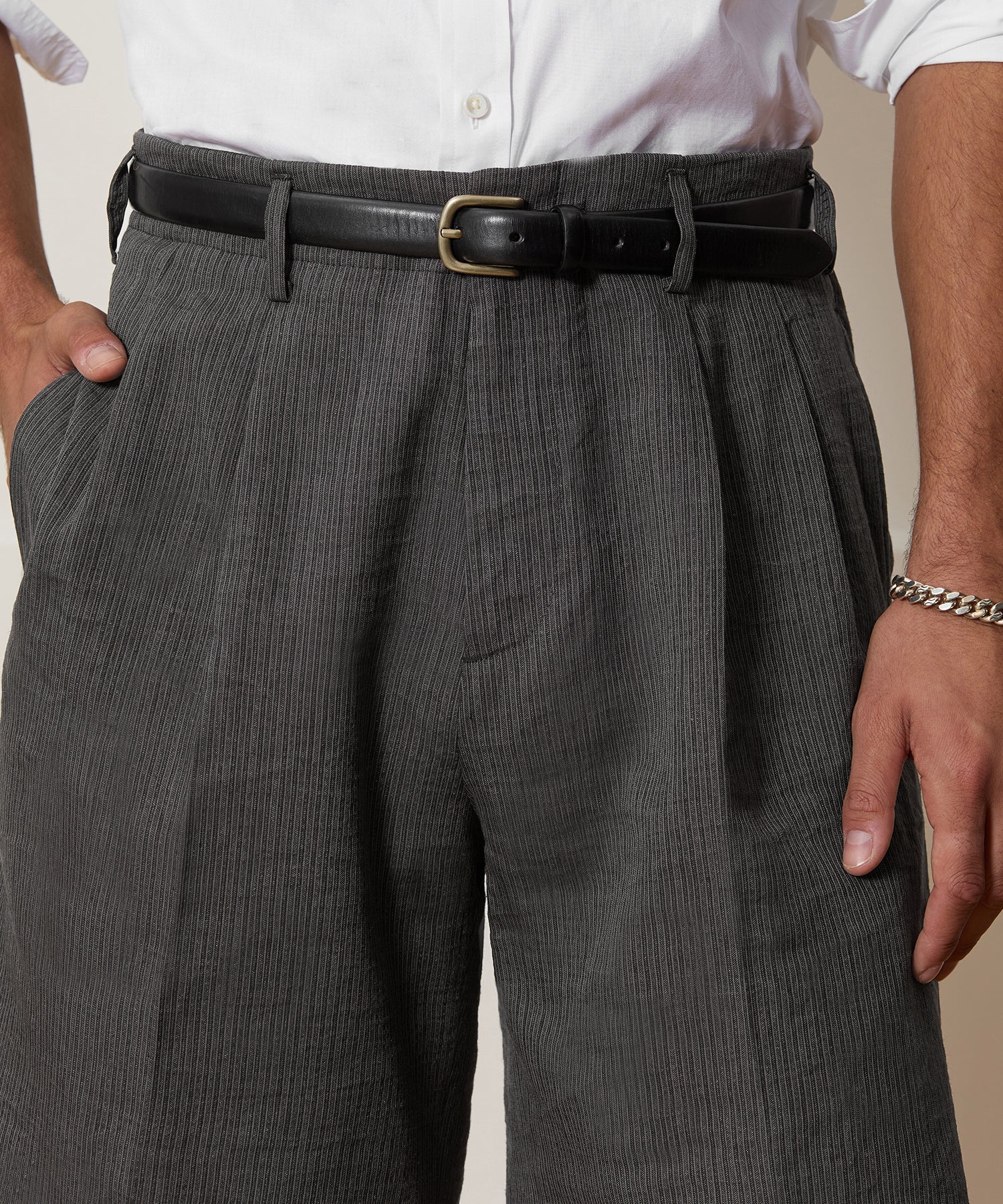 8 Striped Linen Hollywood Short - Image 5