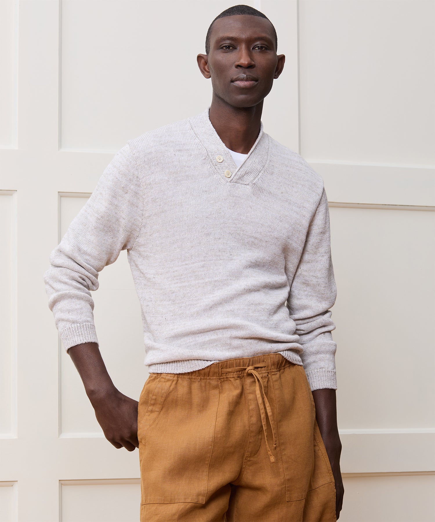 Inis Meáin Linen Hurler V-Neck Sweater in Silver Marl - Image 2