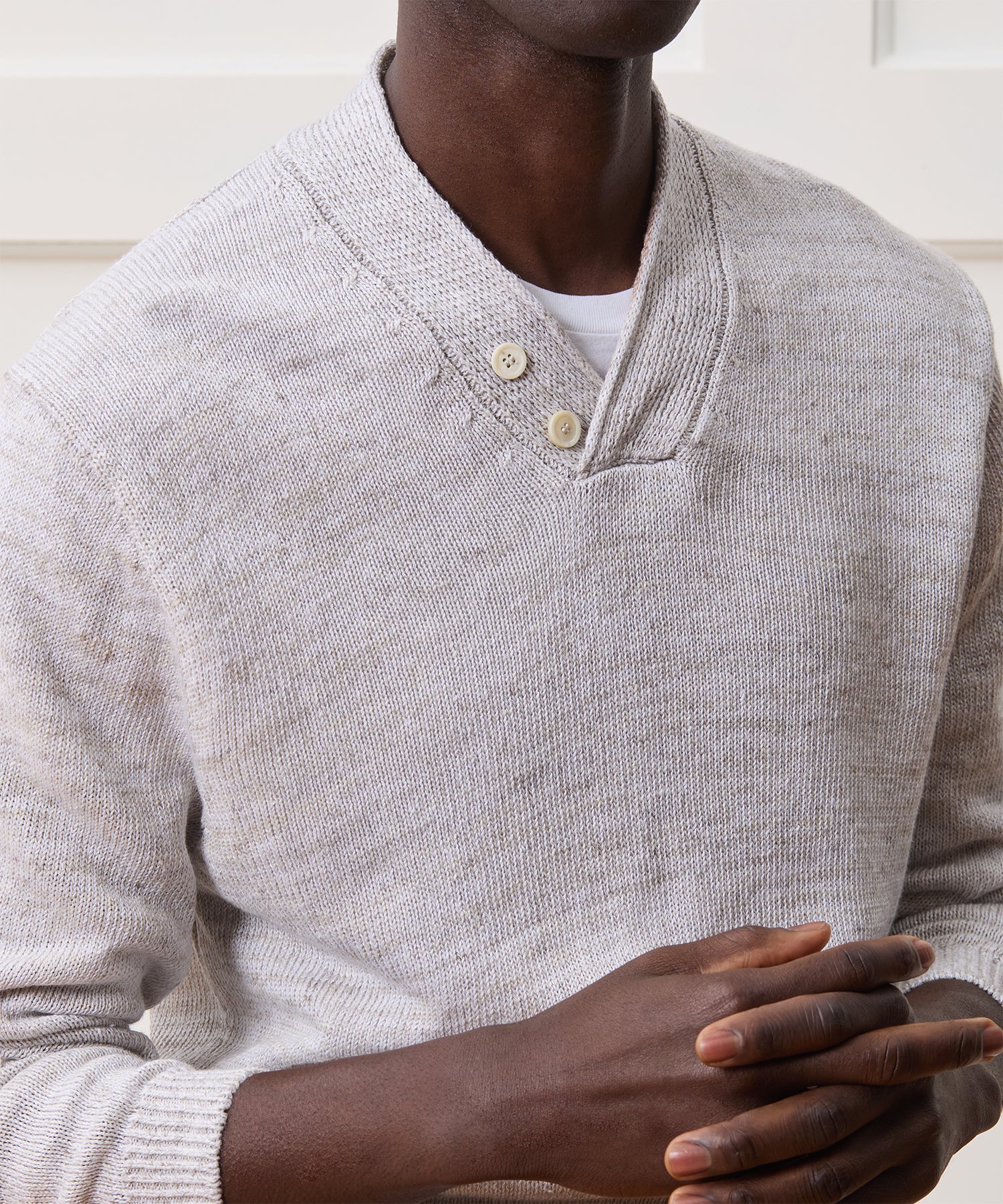 Inis Meáin Linen Hurler V-Neck Sweater in Silver Marl - Image 4