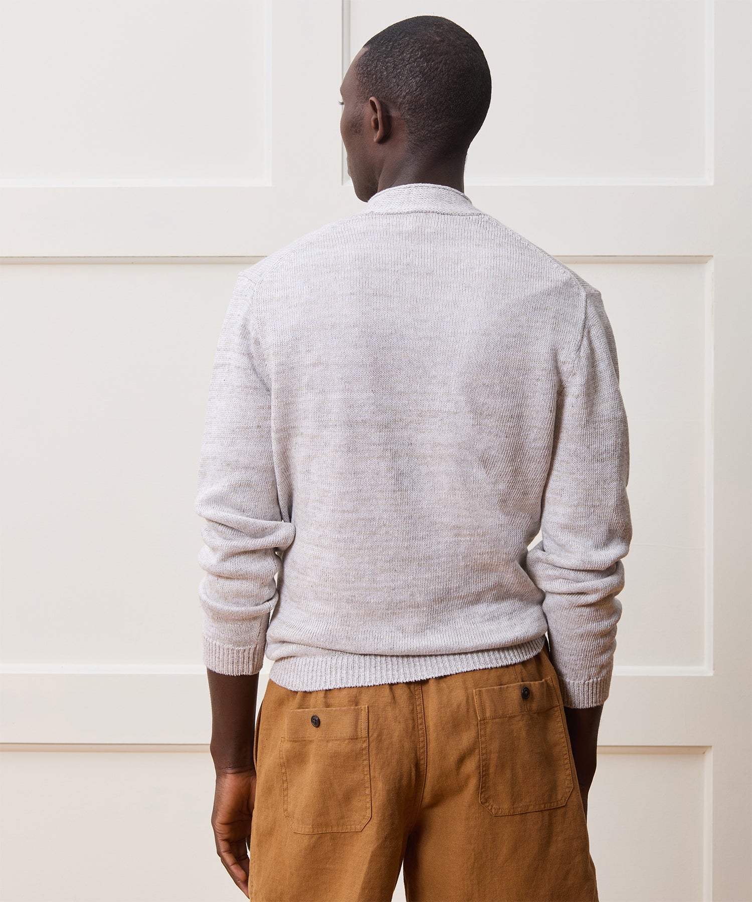 Inis Meáin Linen Hurler V-Neck Sweater in Silver Marl - Image 5