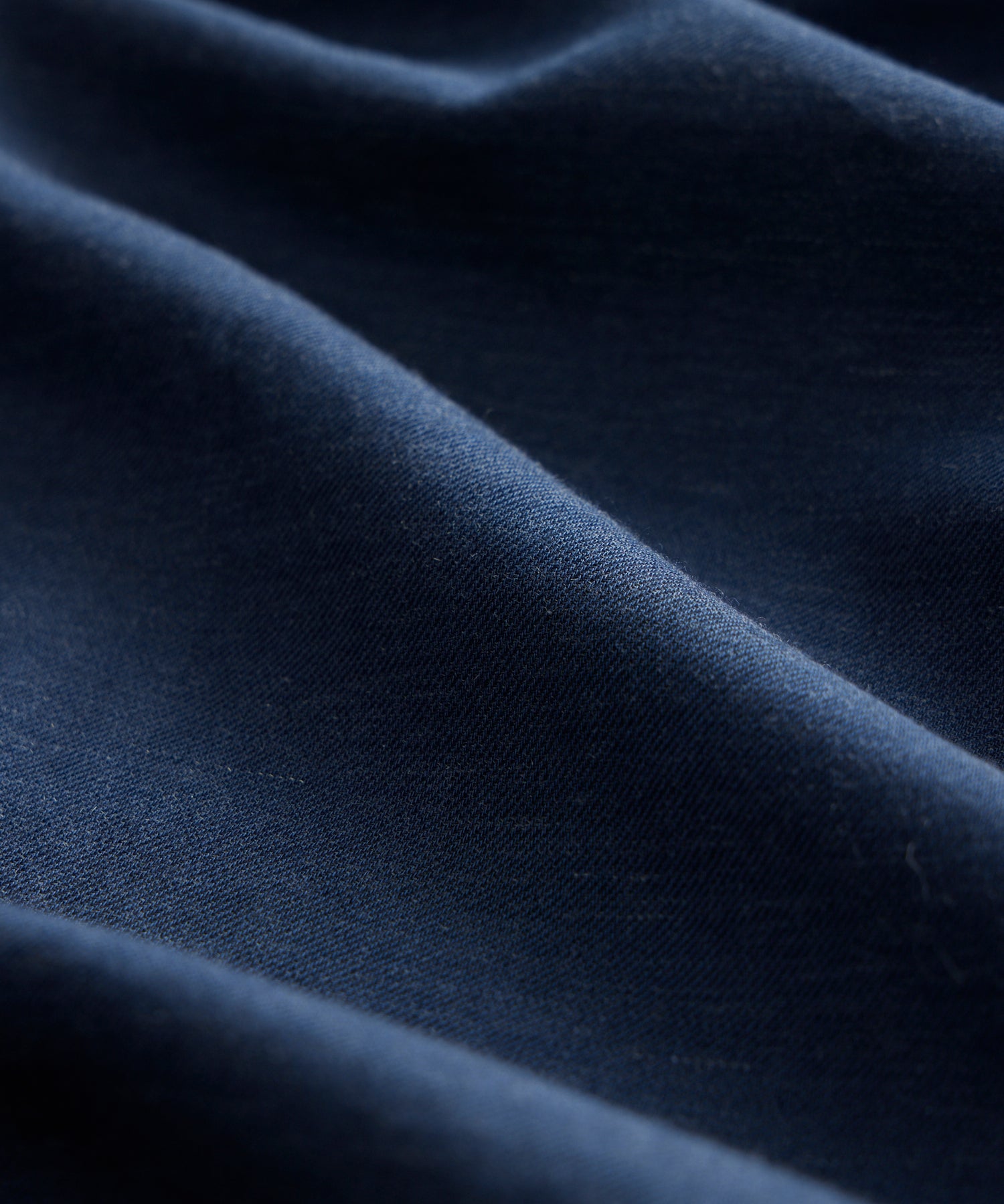 Cotton-Cashmere Lodge Shirt in Navy - Image 2