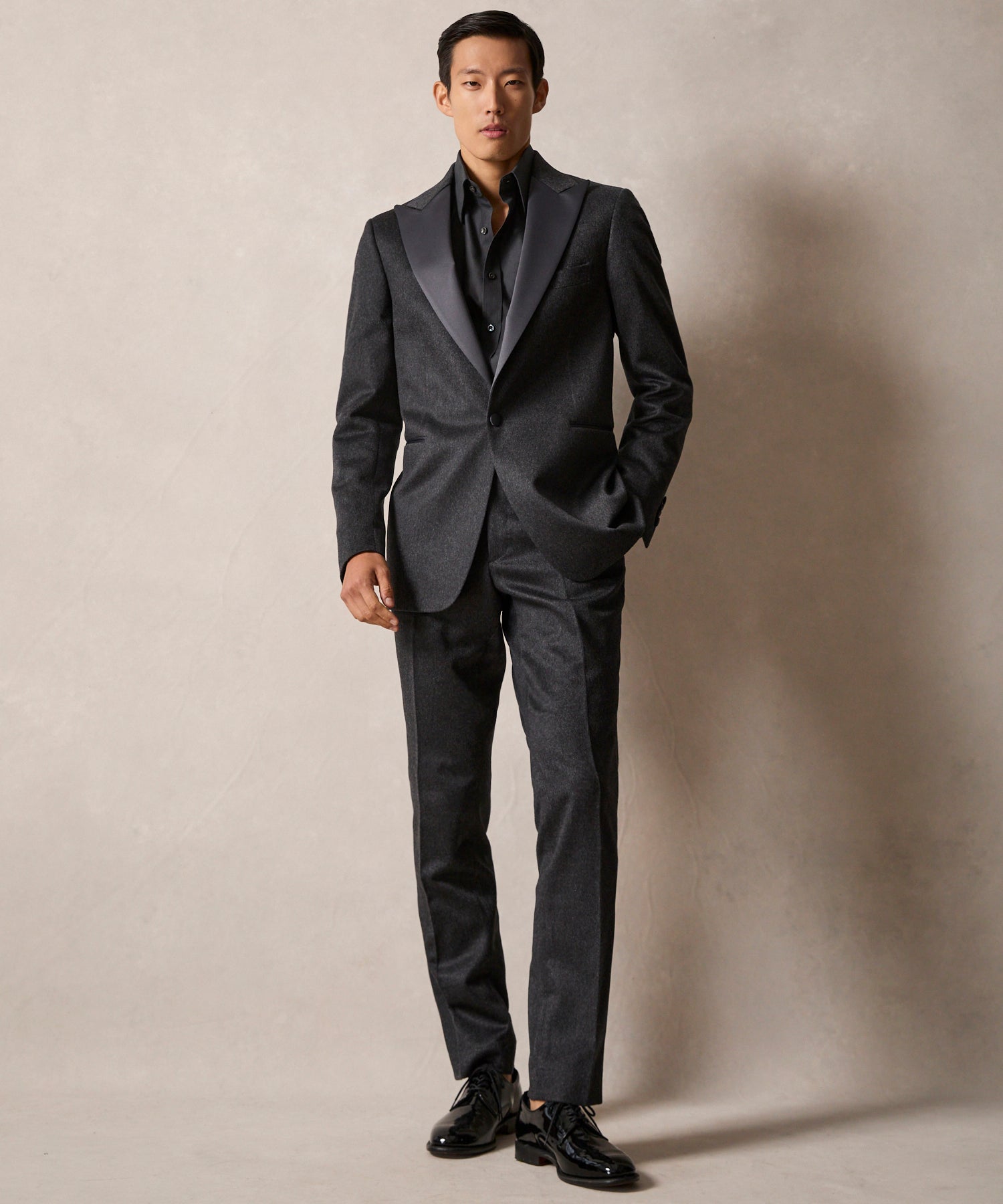 Italian Cashmere Peak Lapel Tuxedo Jacket in Grey - Image 2