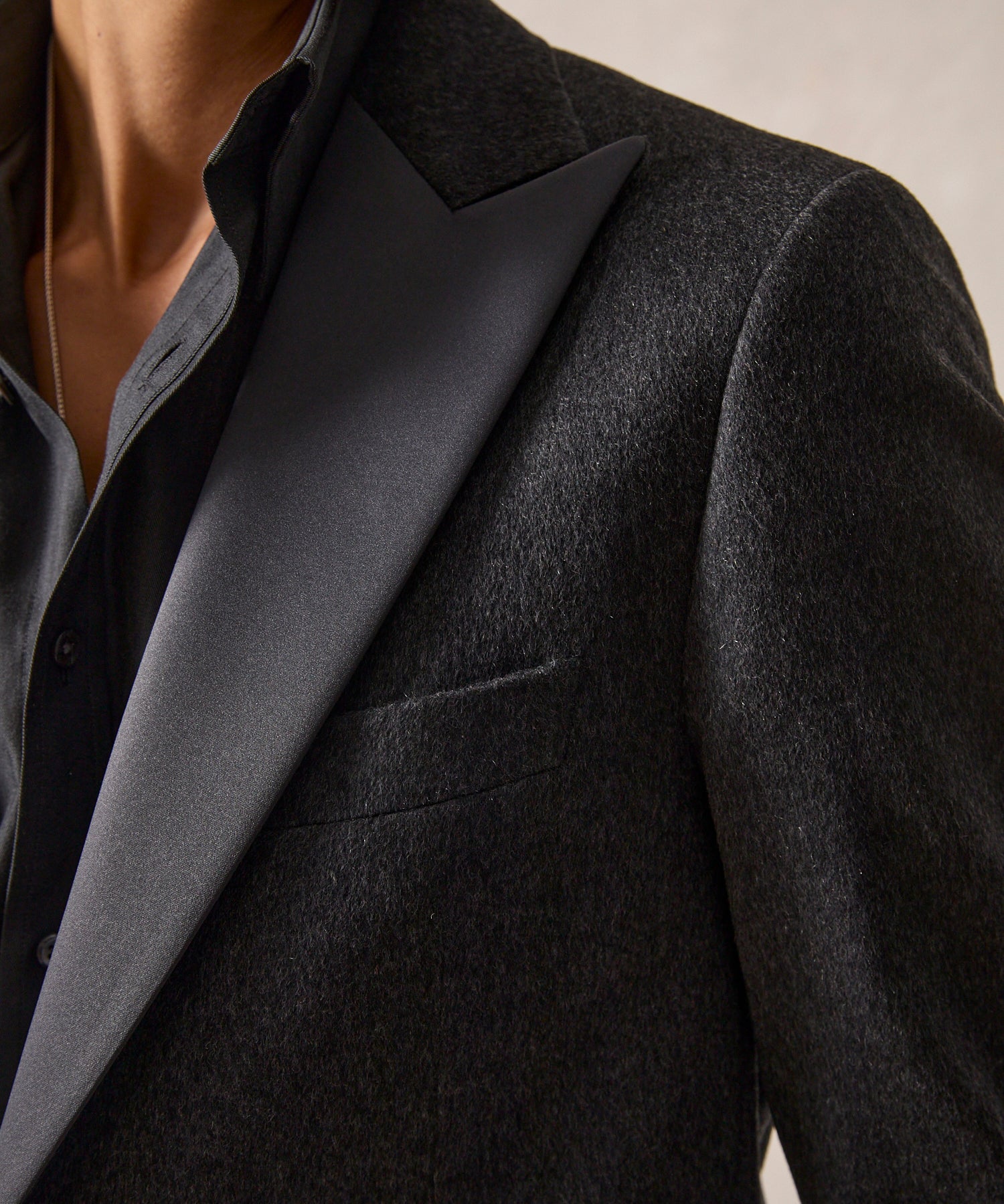Italian Cashmere Peak Lapel Tuxedo Jacket in Grey - Image 4